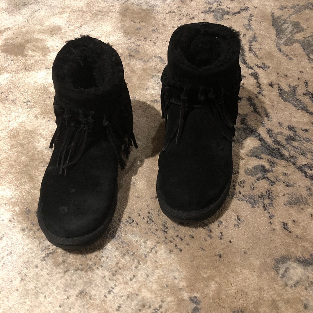 UGG fringe low boots in black